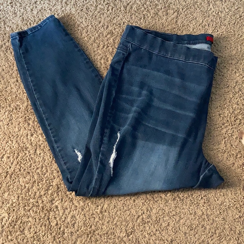 Jennifer Lopez distressed jeans